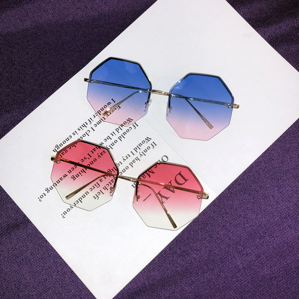 Γυναικεία γυαλιά ηλίου με ένα λεπτό πλαίσιο σε διάφορα χρώματα