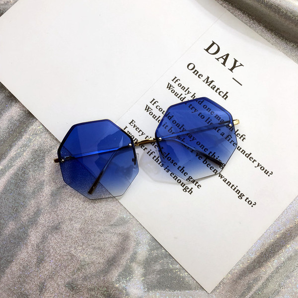 Γυναικεία γυαλιά ηλίου με ένα λεπτό πλαίσιο σε διάφορα χρώματα