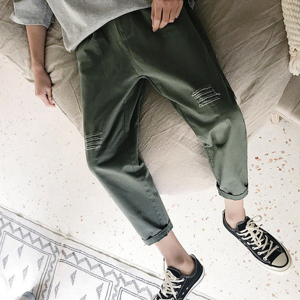 Pantaloni barbatesti cu motive rupte in mai multe culori