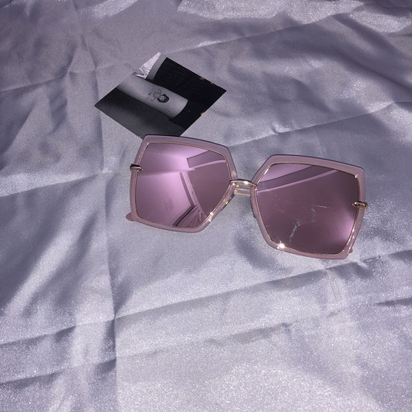 Ενδιαφέρουσες γυναικεία  γυαλιά ηλίου σε διάφορα χρώματα