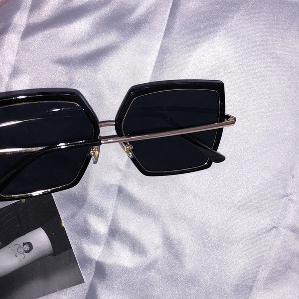 Ενδιαφέρουσες γυναικεία  γυαλιά ηλίου σε διάφορα χρώματα