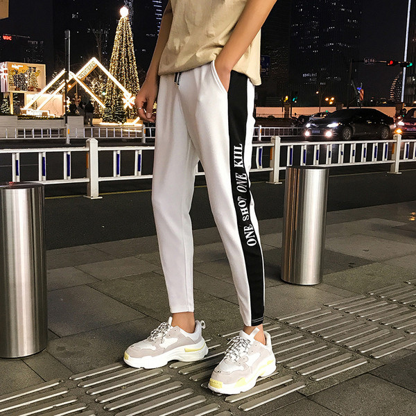 Αθλητικά ανδρικά παντελόνια σε λευκό και μαύρο χρώμα