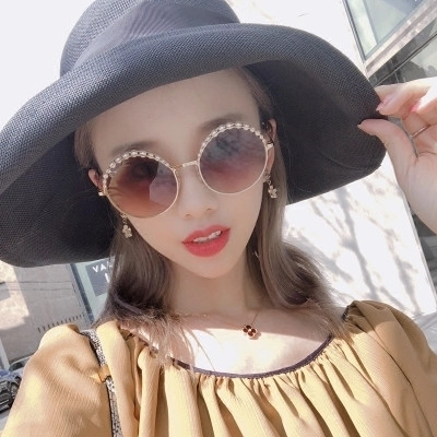 Γυαλιά ηλίου με στρογγυλό σχήμα και πέρλες