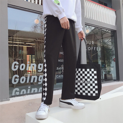 Αθλητικά αντρικά παντελόνια σε μοβ και μαύρο χρώμα με διακόσμηση