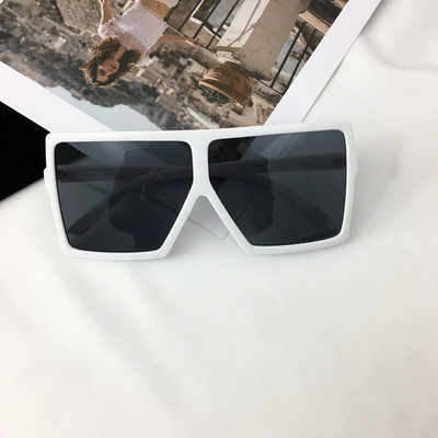 Γυναικεία γυαλιά ηλίου σε τετράγωνη μορφή