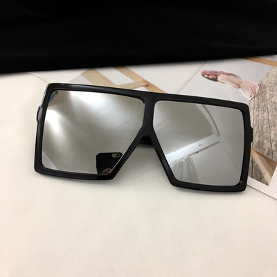 Γυναικεία γυαλιά ηλίου σε τετράγωνη μορφή