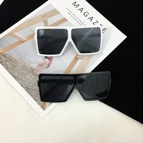 Γυναικεία γυαλιά ηλίου σε τετράγωνη μορφή