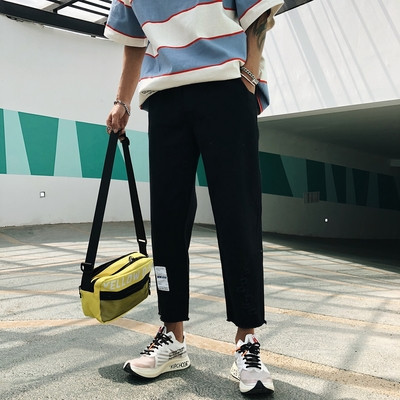 Παντελόνια ανδρικά με τυπωμένα και σκισμένα μοτίβα σε μαύρο και μπεζ χρώμα