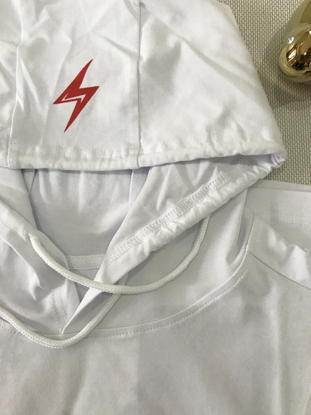 Ανδρικό αμάνικο  με κουκούλα σε δύο χρώματα με επιγραφή