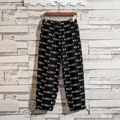 Ανδρικά  casual παντελόνια σε μαύρο και κόκκινο χρώμα