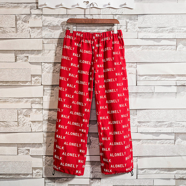 Ανδρικά  casual παντελόνια σε μαύρο και κόκκινο χρώμα