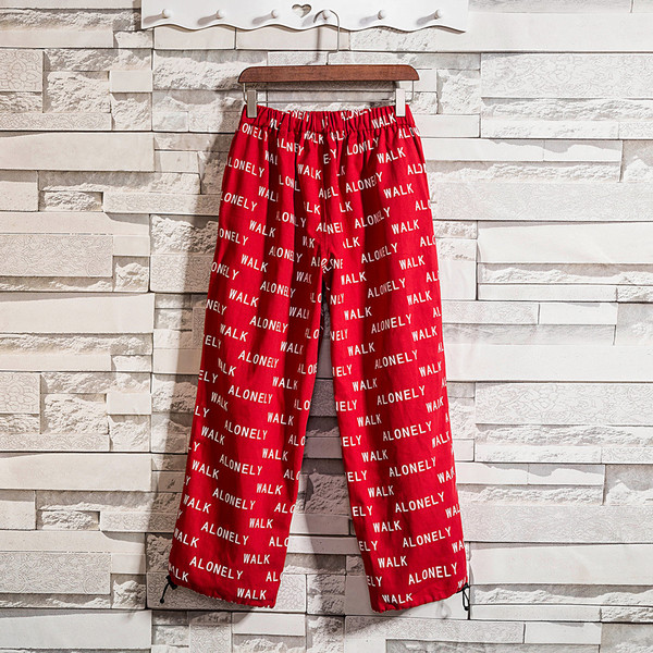 Ανδρικά  casual παντελόνια σε μαύρο και κόκκινο χρώμα