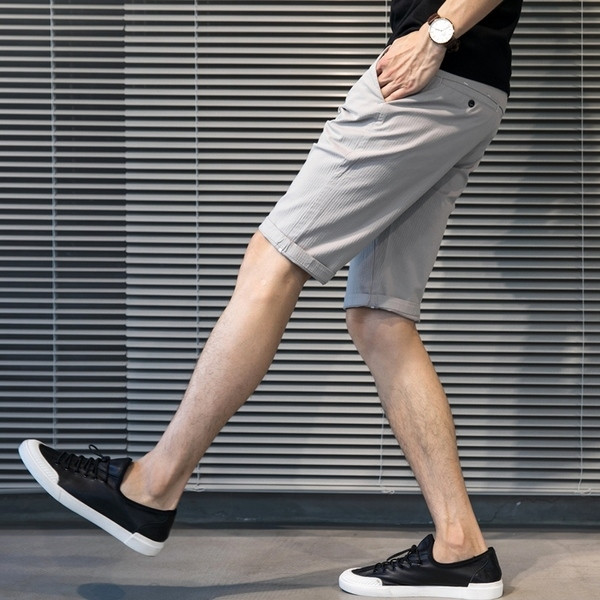 Pantaloni scurți stilați pentru bărbați în trei culori