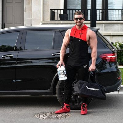 Ανδρικό αμάνικο με κουκούλα σε μερικά μοντέλα