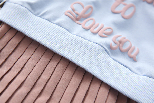 Rochie modernă pentru copii cu glugă și inscripție