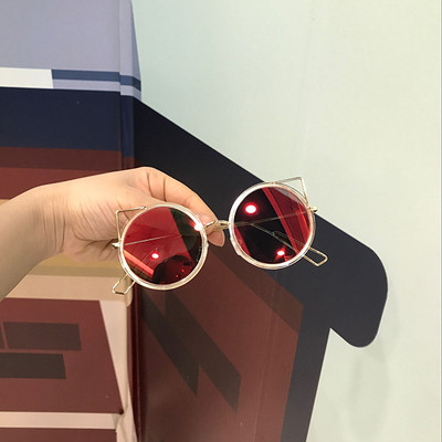 Ochelari de soare moderni cu o ramă interesantă