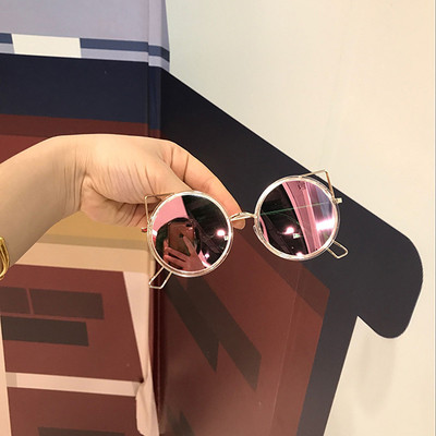 Ochelari de soare moderni cu o ramă interesantă