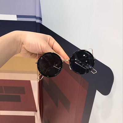 Ochelari de soare moderni cu o ramă interesantă