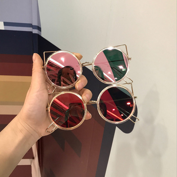 Ochelari de soare moderni cu o ramă interesantă