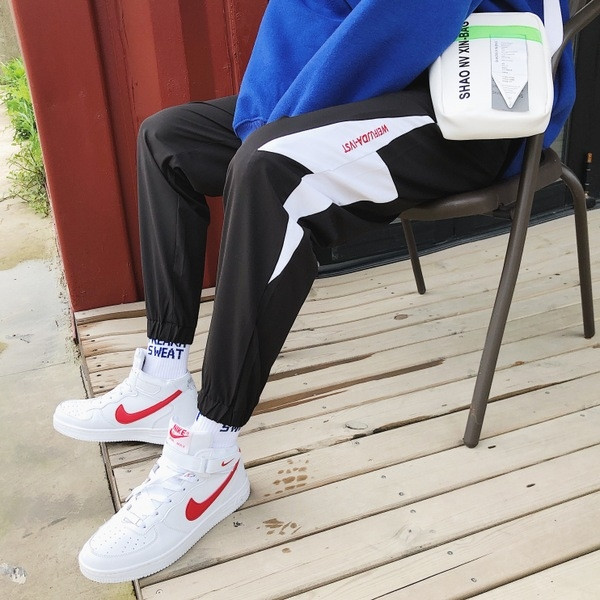 Αθλητικά αντρικά παντελόνια με μαύρο και κόκκινο χρώμα