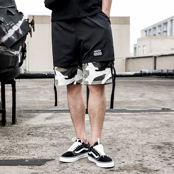 Pantaloni scurți actuali pentru bărbați în două culori