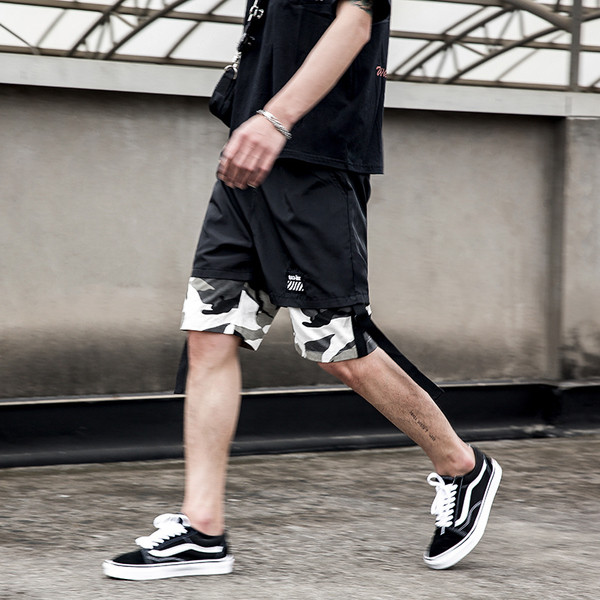 Pantaloni scurți actuali pentru bărbați în două culori