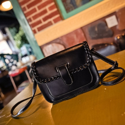 Καθημερινή γυναικεία τσάντα σε τέσσερα χρώματα