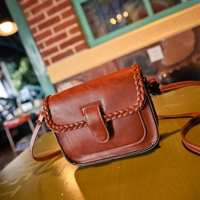 Καθημερινή γυναικεία τσάντα σε τέσσερα χρώματα