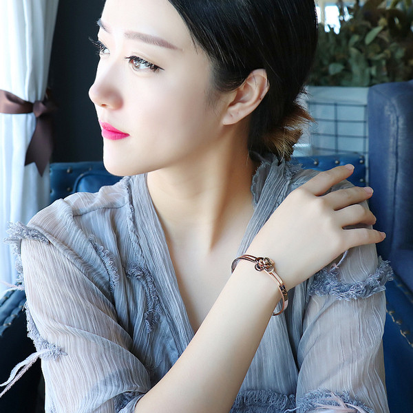 Μοντέρνο βραχιόλι κυρίες