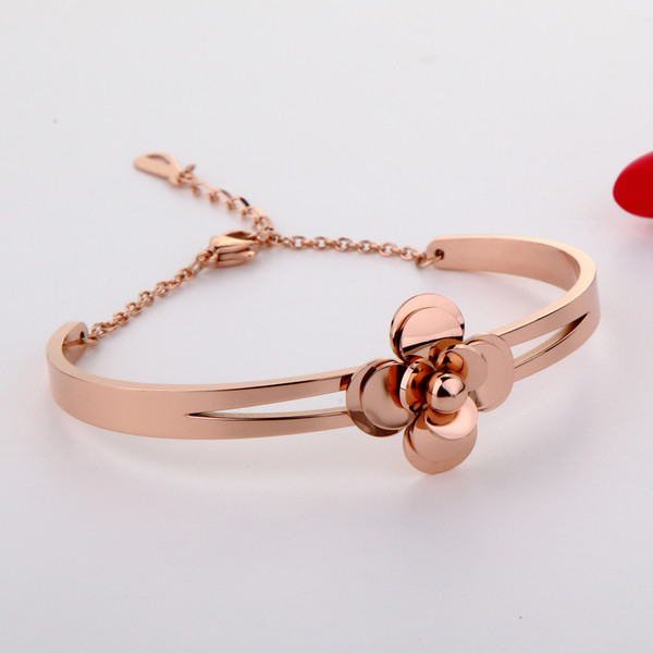 Μοντέρνο βραχιόλι κυρίες