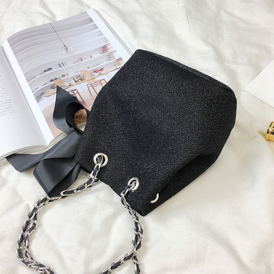 Γυαλιστερή τσάντα κυρία με κορδέλα και αλυσίδα σε τρία χρώματα