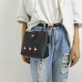 Μοντέρνα κυρία τσάντα σε διάφορα χρώματα με κέντημα και αλυσίδα