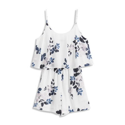 Λευκό κοστούμι γυναικείο με διακοσμητικό πάτωμα