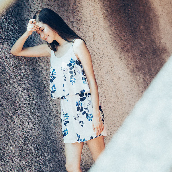 Λευκό κοστούμι γυναικείο με διακοσμητικό πάτωμα