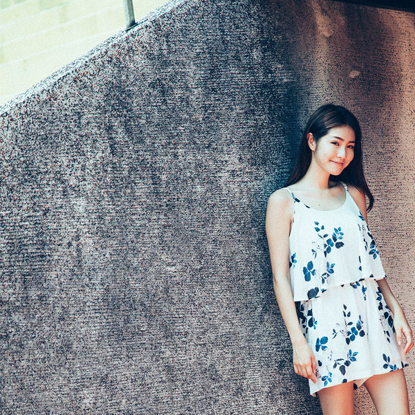 Λευκό κοστούμι γυναικείο με διακοσμητικό πάτωμα