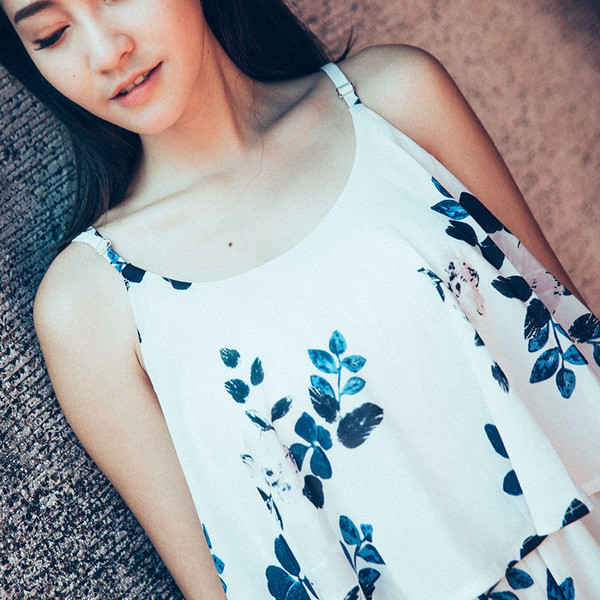 Λευκό κοστούμι γυναικείο με διακοσμητικό πάτωμα