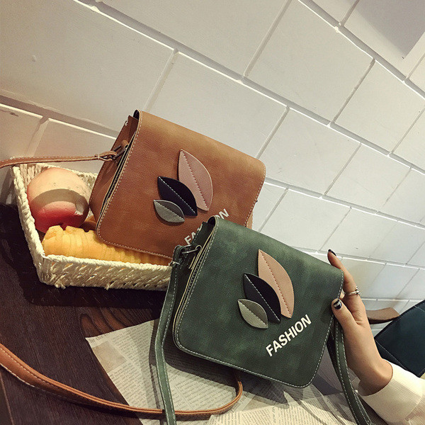 Geanta de dama cu decor 3D si inscriptie in mai multe culori