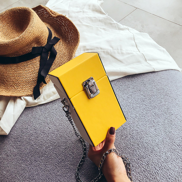 Geanta mica de dama cu lant in galben, roz si alb