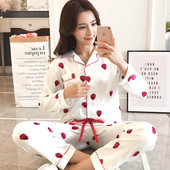 Pijamale de damă din mătase în două părți în patru culori cu imprimeu căpșuni