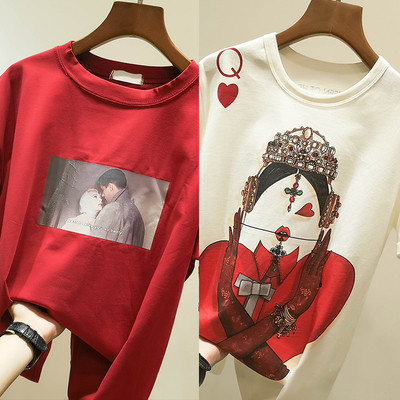 Μοντέρνα γυναικεία T-shirt με πολλές εκτυπώσεις