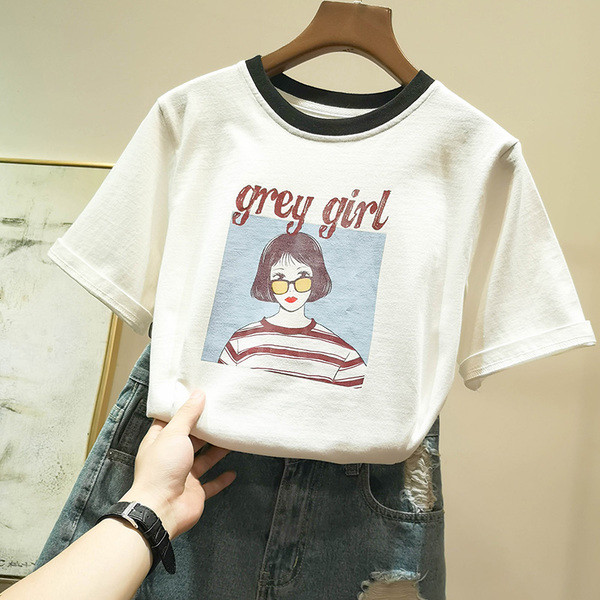 Μοντέρνα γυναικεία T-shirt με πολλές εκτυπώσεις