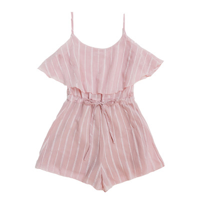 Μοντέρνες κοντές φόρμες κυρίες με υψηλή μέση σε ανοιχτόχρωμο χρώμα