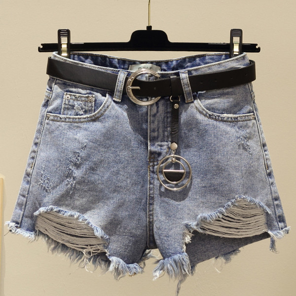 Σύντομα παντελόνια τζιν παντελόνι με σχισμένα μοτίβα και ζώνη