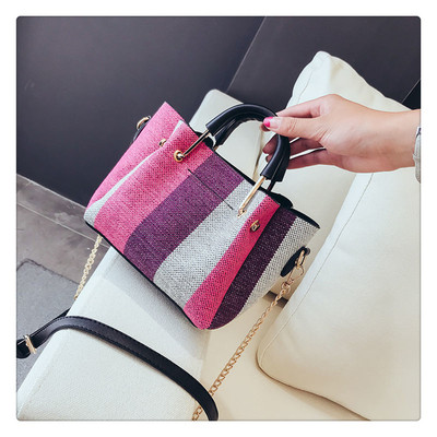 Geanta de mana mica colorata cu geanta de voiaj si lant