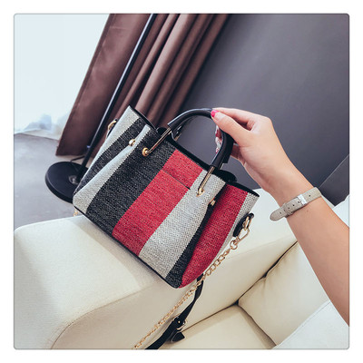 Geanta de mana mica colorata cu geanta de voiaj si lant