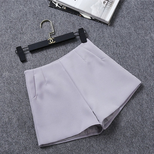 Елегантни дамски къси панталони от плат с висока талия