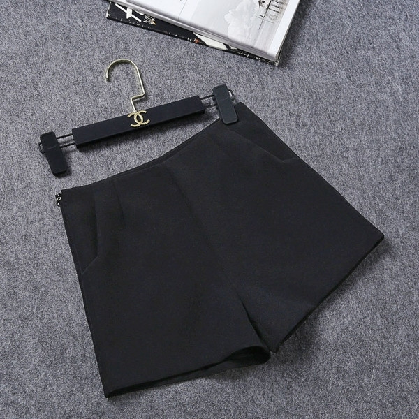 Елегантни дамски къси панталони от плат с висока талия