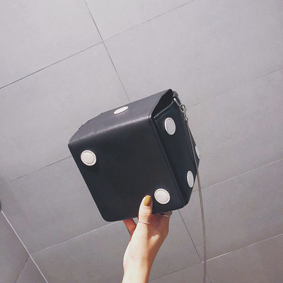 Σύγχρονη λευκή και μαύρη τσάντα για γυναίκες - Zir