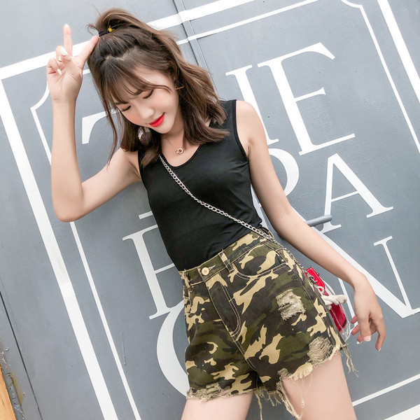 Дамски къси камуфлажни панталони 