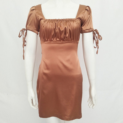 Σύγχρονη σατέν φόρεμα κυρίες σε δύο χρώματα